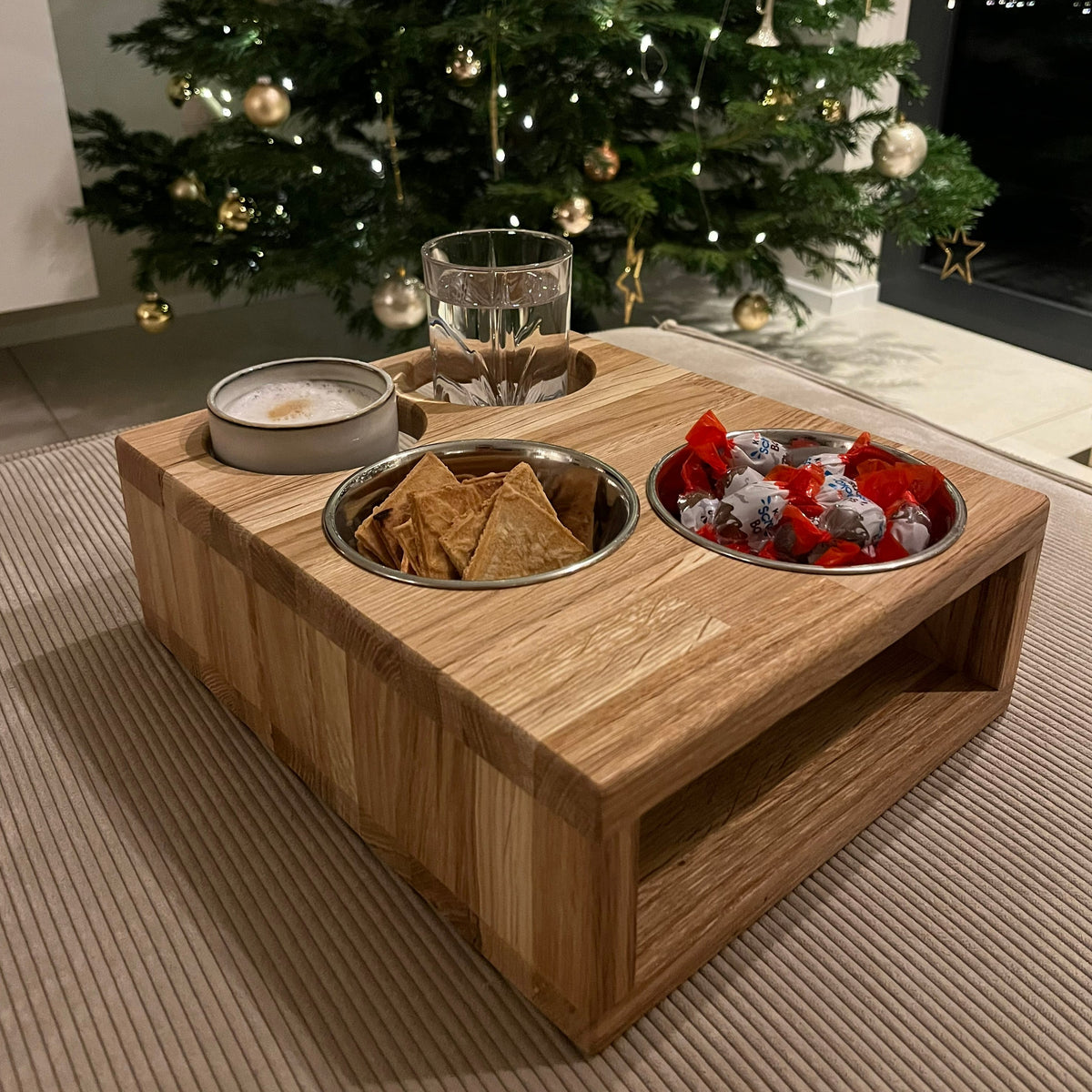 Couch-Tablett aus massivem Holz - Edles Couch Tablett - Couchbutler aus Holz - Couchtisch aus Holz - Weinhalter aus Holz - Geschenk zur Hochzeit - Geschenk zum Valentinstag - Serviertablett - Weinhalter - Snackbutler - Massivholzgeschenk - persönliches Geschenk